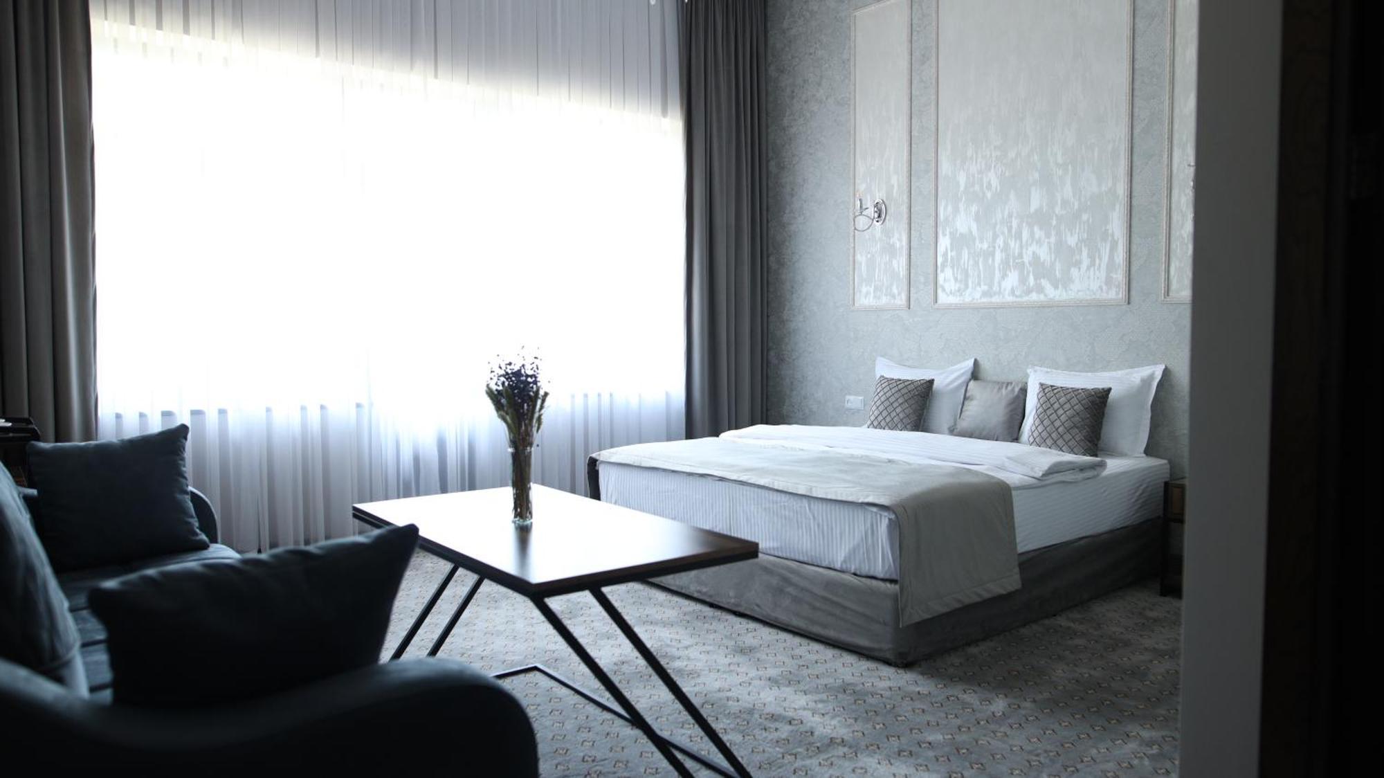 Bmg Hotel By Grigoryans Group Goris Exteriér fotografie