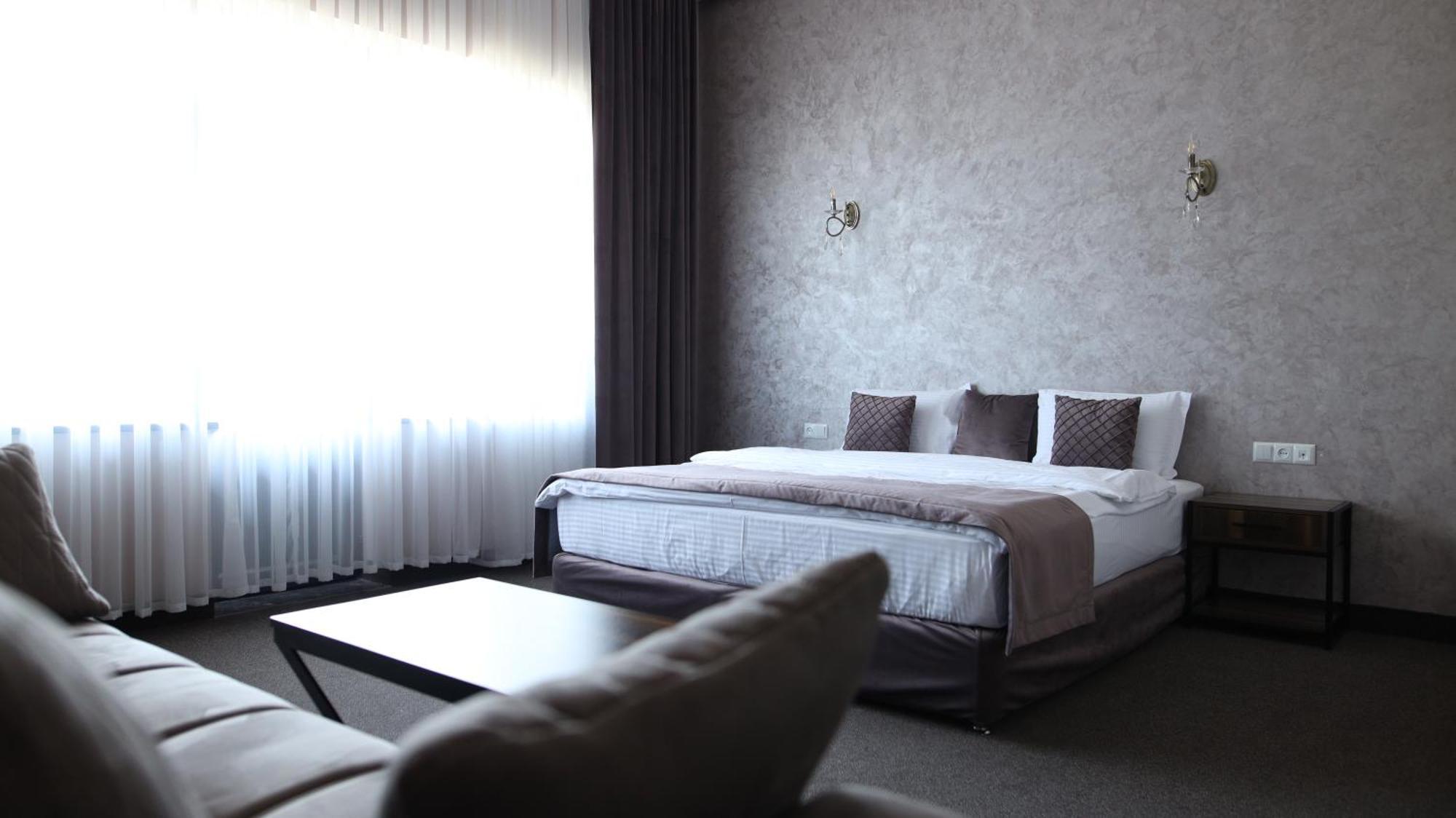 Bmg Hotel By Grigoryans Group Goris Exteriér fotografie