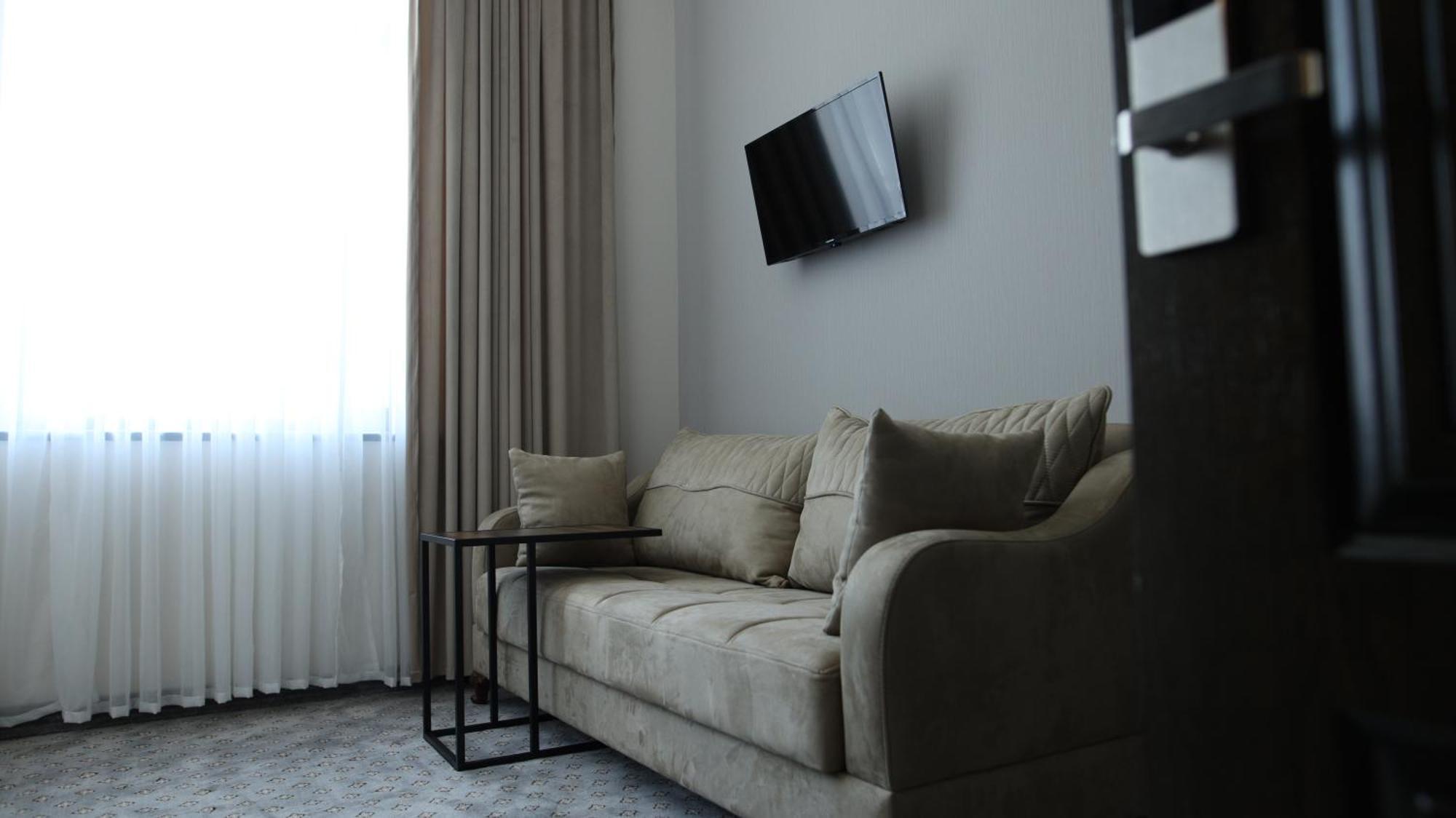 Bmg Hotel By Grigoryans Group Goris Exteriér fotografie